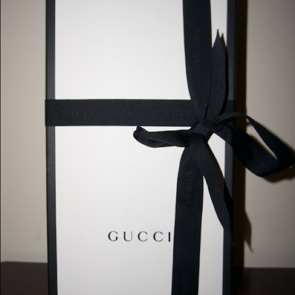 Gucci Wolf slip ons, Size 9.